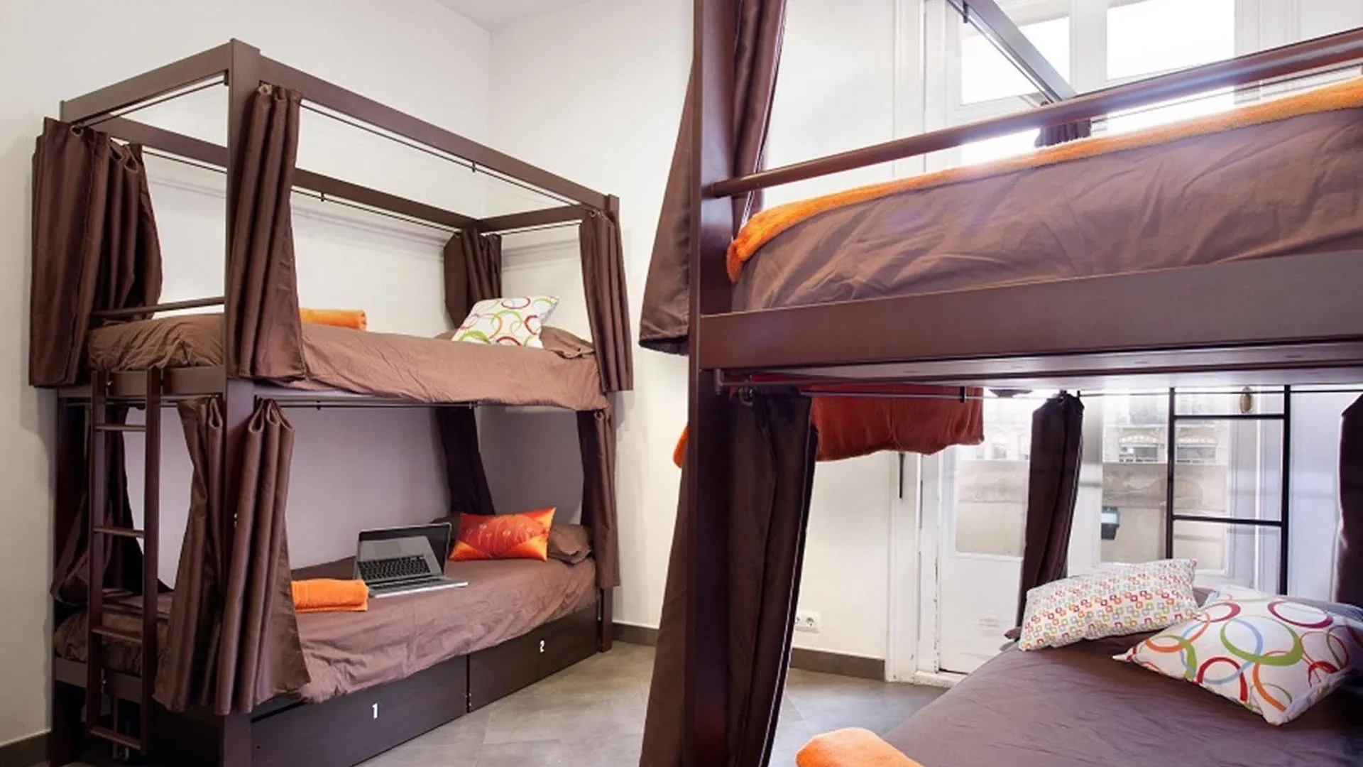 Hip Karma Hostel Барселона Испания